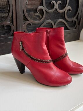Miz Mooz Flirt Leather Zip Detail Booties 8.5